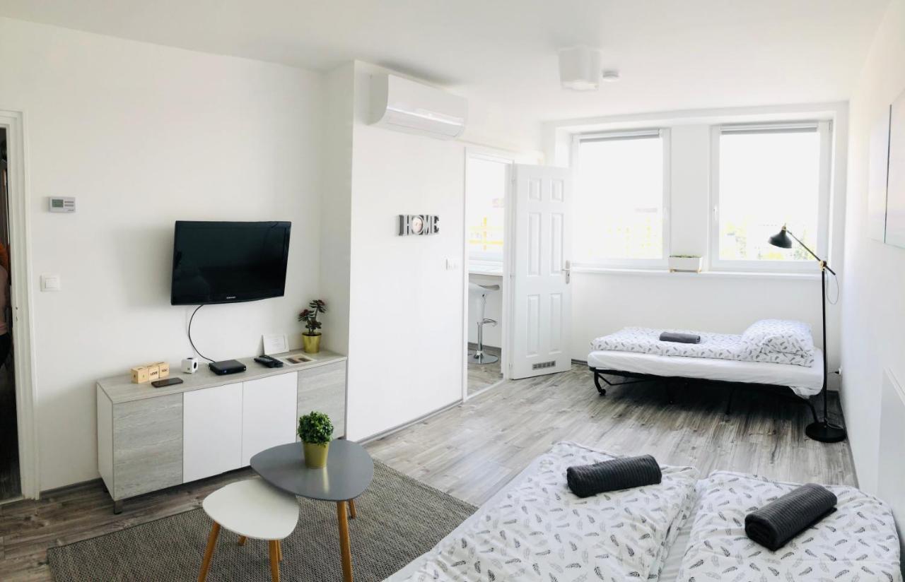 Central Apartments Veszprem Ngoại thất bức ảnh